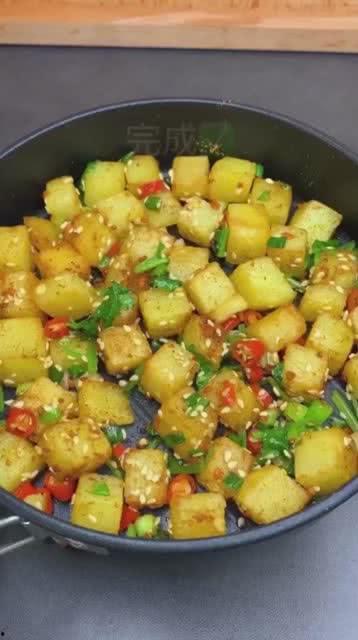 带你吃瓜烤土豆,带你品尝地道的“吃瓜烤土豆”美味之旅