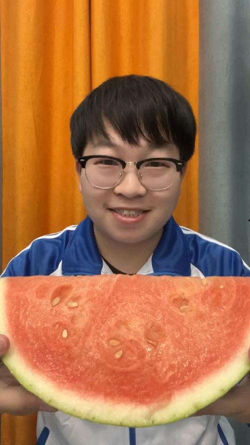 沉浸吃瓜小说,跟随小说主角解锁娱乐圈风云