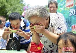 大妈吃瓜姿势,揭秘民间娱乐新风尚